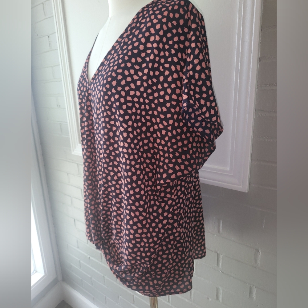 West Kei V-Neck Blouse with Pink and Navy BLUE Print - Picture 2 of 6